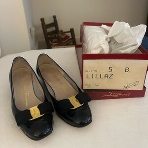 Vintage Ferragamo ballet flats with bow